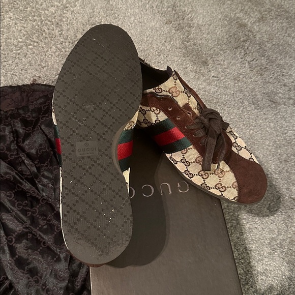 Gucci Men's Vintage Beige and Red Patterned Sneakers - Picture 2 of 7